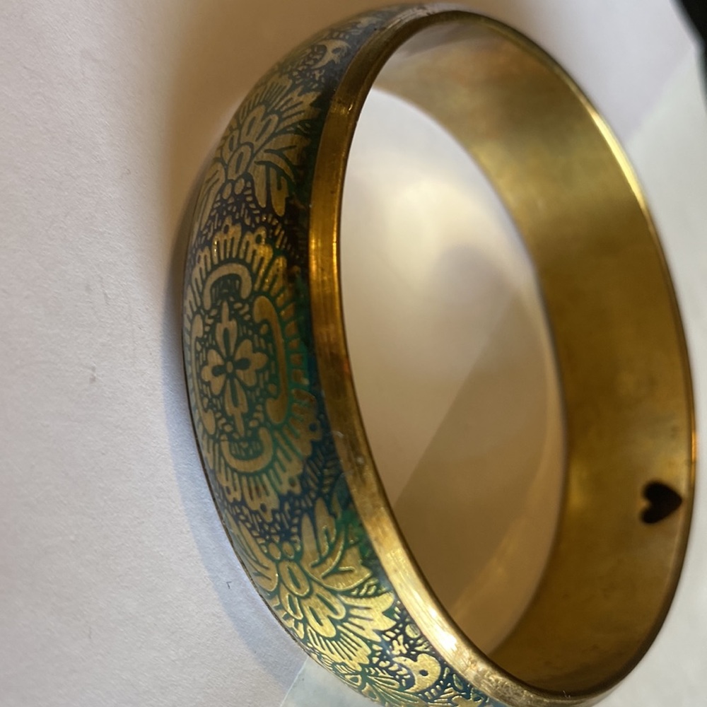 CHUNKY WIDE BANGLE BRASS METAL ENGRAVED PATTERN CUT OUT HEART